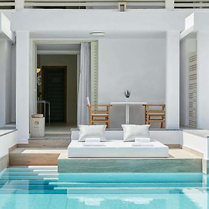 Familien-Zimmer mit Kingsize-Bett und mit Schwimmbadblick